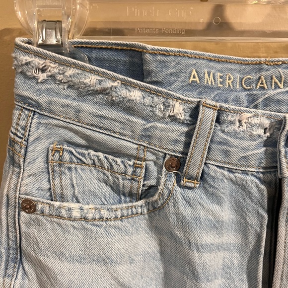 American Eagle Outfitters Distressed MOM STRAIGHT JEAN Size 00 - Picture 11 of 14